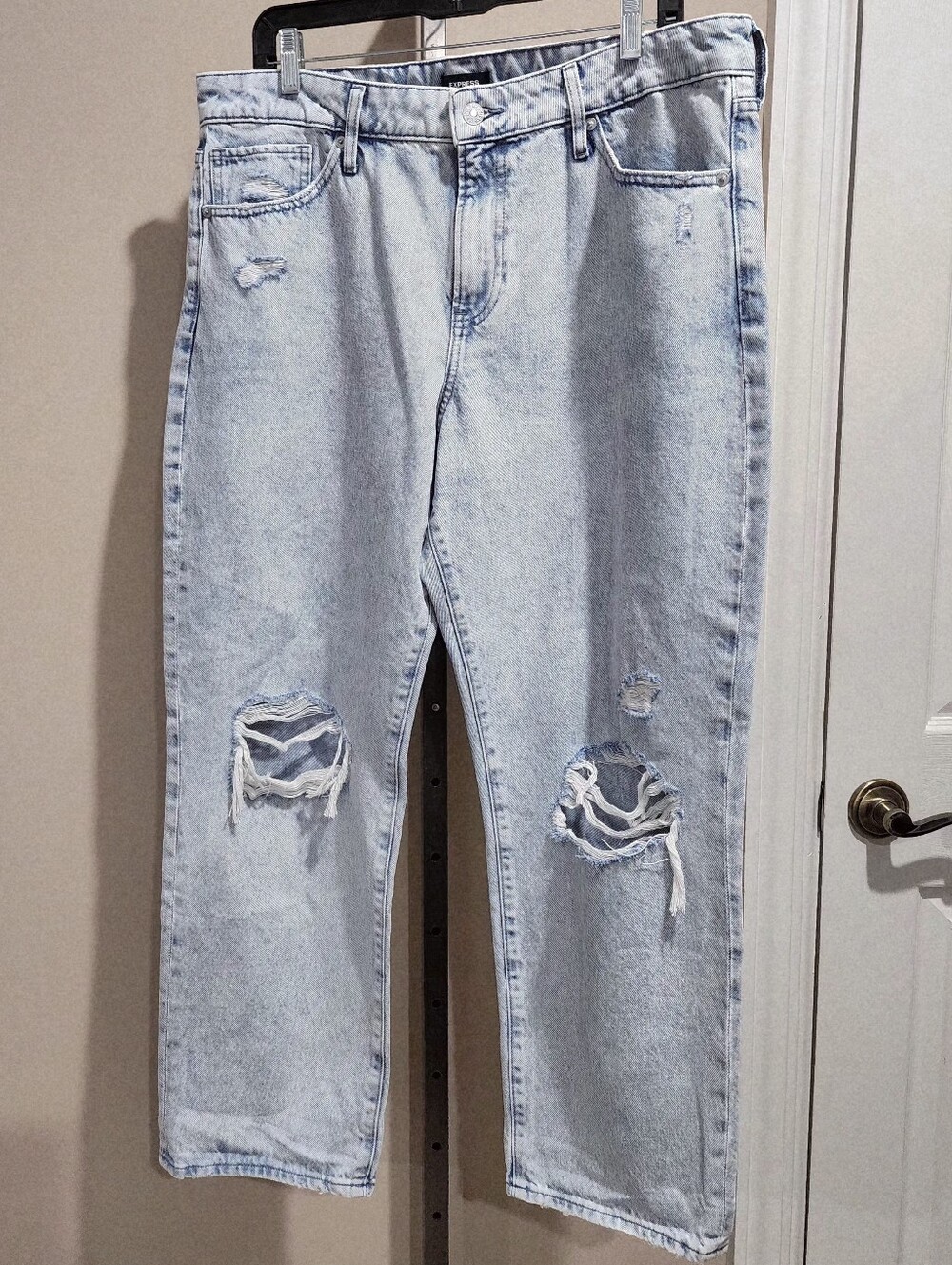 NWOT Express Rigid Denim Ripped Boyfriend Mid-Rise Jeans Size 14